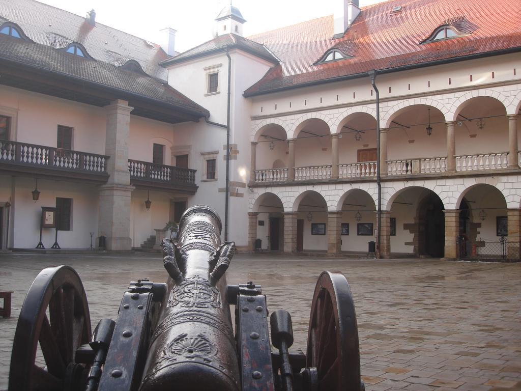 Zamek Krolewski W Niepolomicach Niepołomice Esterno foto