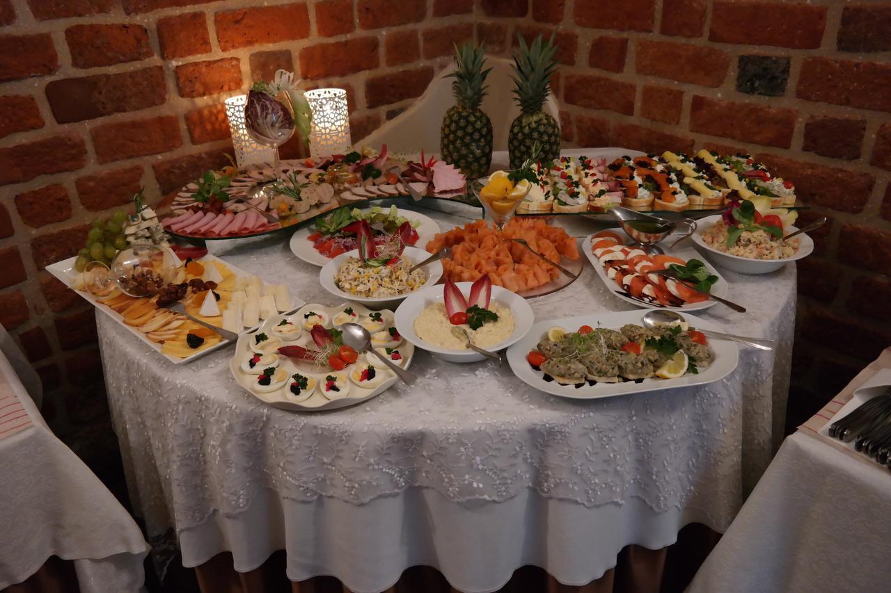 Zamek Krolewski W Niepolomicach Niepołomice Esterno foto